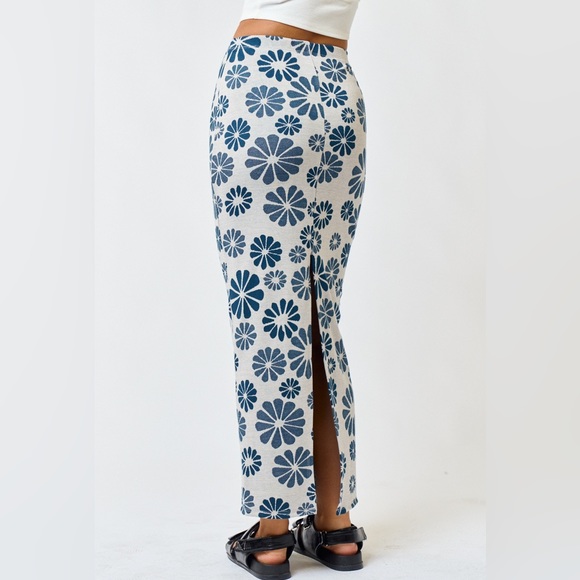 BLUE BLUSH RETRO STYLE FLOWER MAXI SKIRT ❤️NEW COLLECTION IN STORES❤️ - Picture 2 of 3